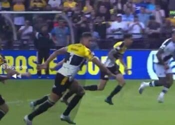 Assista ao gol incrível perdido pelo zagueiro Léo no começo do segundo tempo de Criciúma x Vasco