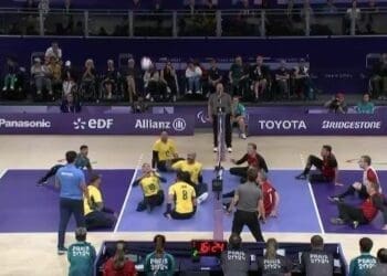 Vôlei Sentado: Brasil de Diogo Rebouças é derrotado pela Alemanha na estreia e encara o Irã em Paris no próximo jogo