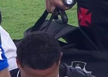 Vídeo captura o momento da lesão de David no 1º tempo da partida entre Cruzeiro e Vasco.