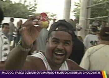 Em 2000, o Vasco venceu o Flamengo com um impressionante placar de 5 a 1, e Eurico Miranda celebrou a vitória distribuindo chocolates; confira a reportagem.