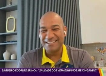 Ex-zagueiro Rodrigo comenta sobre o clássico entre Vasco e Flamengo: ‘Sinto falta dos vermelhinhos me xingando’