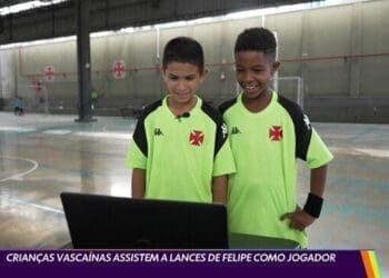 Crianças fãs do Vasco acompanham jogadas de Felipe em campo; confira a matéria do ‘Globo Esporte’
