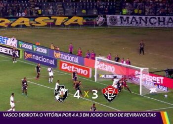 Vasco marcando gol no jogo de futebol.
