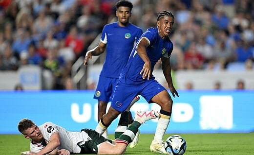 Andrey Santos em ação pelo Chelsea