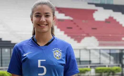 Angelina é oriunda da base do Vasco