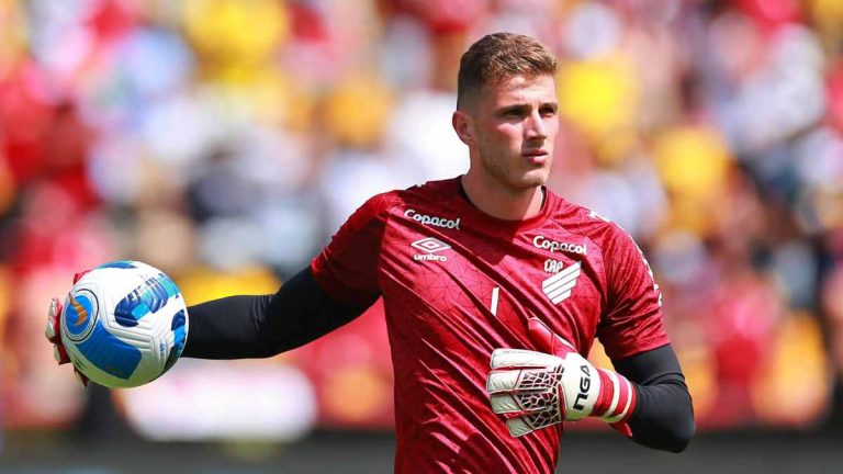 Bento, goleiro do Athletico-PR