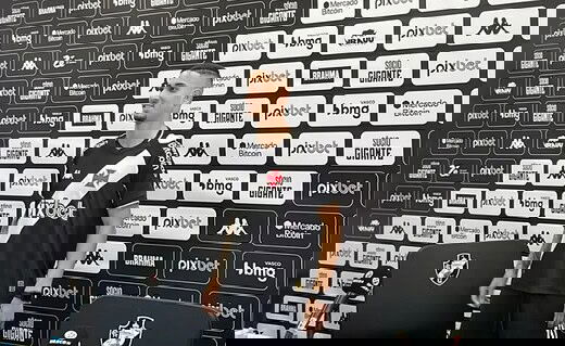 Bruno Praxedes em apresentação no Vasco