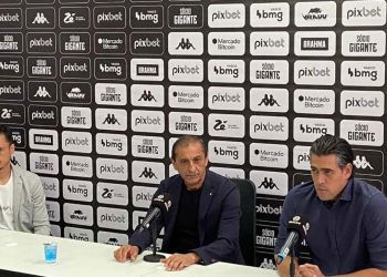 Ramón Díaz e Paulo Bracks no CT Moacyr Barbosa