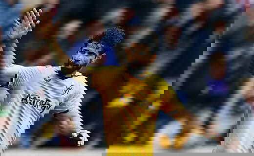 Diego Costa em campo pelo Wolverhampton, da Inglaterra