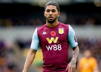 Douglas Luiz em ação pelo Aston Villa