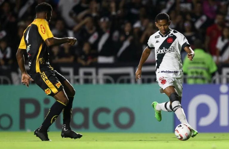 Eguinaldo em ação pelo Vasco contra o Novorizontino