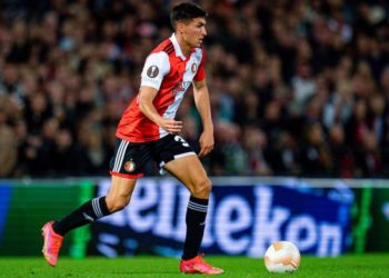 Ezequiel Bullaude em campo pelo Feyenoord, da Holanda