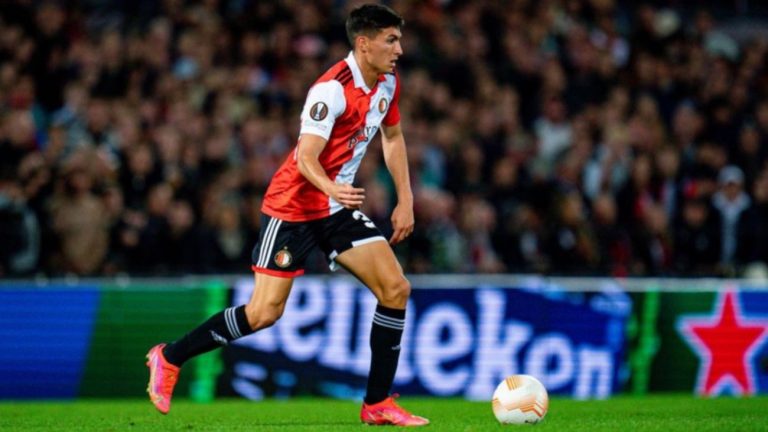 Ezequiel Bullaude em campo pelo Feyenoord, da Holanda