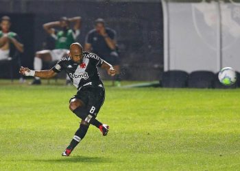 Fellipe Bastos durante o jogo contra o Sport