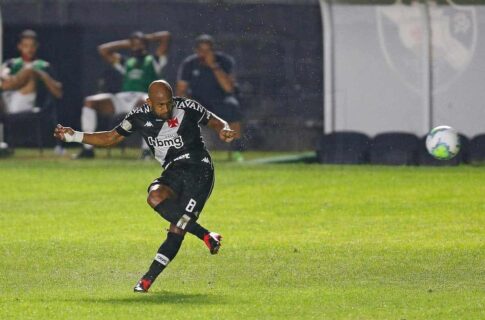 Fellipe Bastos durante o jogo contra o Sport