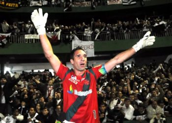 Fernando Prass comemorando título da Copa do Brasil 2011 pelo Vasco
