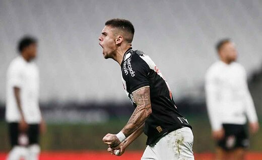 Gabriel Pec em jogo contra o Corinthians