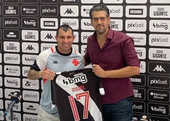 Gary Medel e Paulo Bracks no CT Moacyr Barbosa