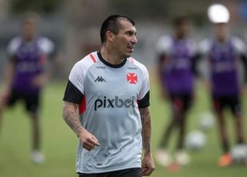 Gary Medel durante treino do Vasco