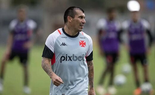 Gary Medel durante treino do Vasco