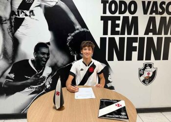 Guilherme Melo assina contrato de formação com o Vasco