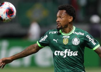 Jailson em ação pelo Palmeiras