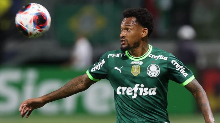 Jailson em ação pelo Palmeiras