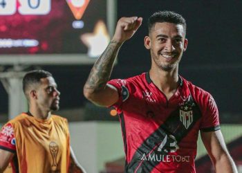Jefferson defende o Atlético-GO