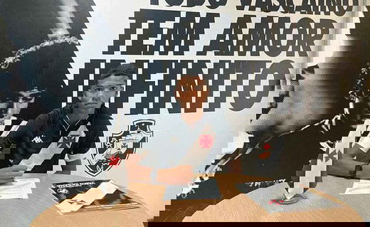 Kaique assina contrato de formação com o Vasco