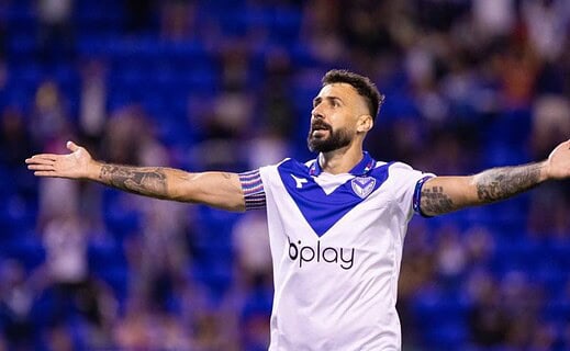 Lucas Pratto celebra gol pelo Vélez Sarsfield, da Argentina