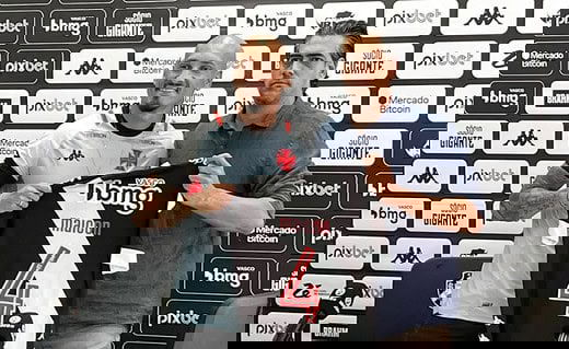 Maicon e Paulo Bracks no CT Moacyr Barbosa