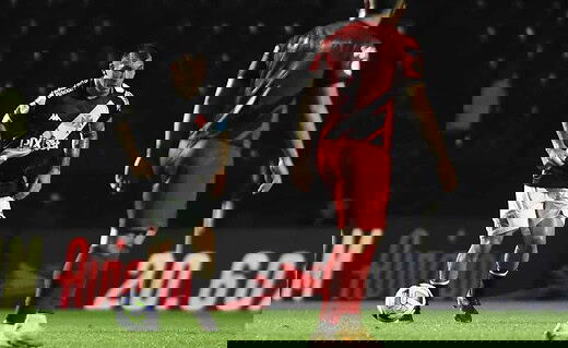 Gary Medel em estreia pelo Vasco