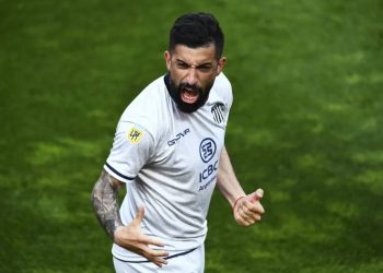 Michael Santos celebra gol pelo Talleres, da Argentina