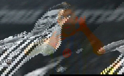 Michael Santos comemorando gol pelo Talleres-ARG