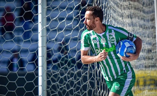 Nenê em campo pelo Juventude