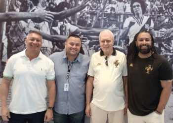 Parentes dos Camisas Negras em visita ao Vasco