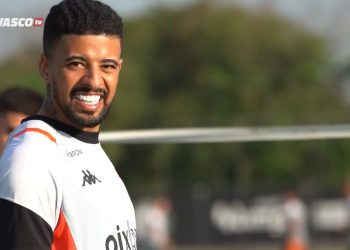 Paulinho em treino do Vasco