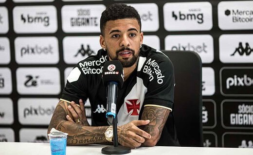 Paulinho durante apresentação pelo Vasco