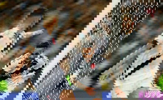 Pedro Raul e Alex Teixeira comemorando gol do Vasco