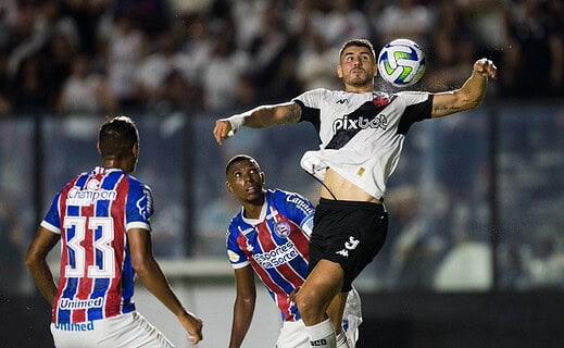 Pedro Raul em jogo contra o Bahia