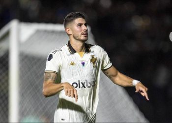 Pedro Raul comemorando gol contra o Bangu