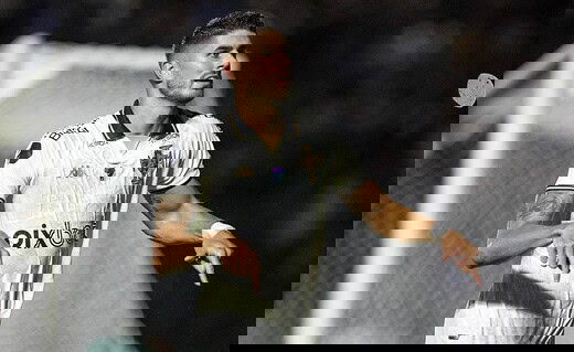 Pedro Raul comemorando gol contra o Bangu