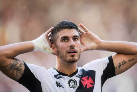 Pedro Raul comemorando gol contra o Palmeiras