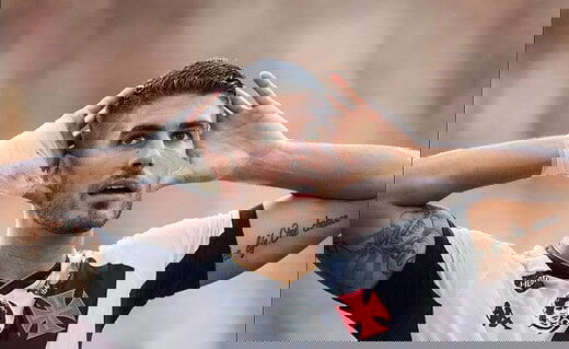 Pedro Raul comemorando gol contra o Palmeiras