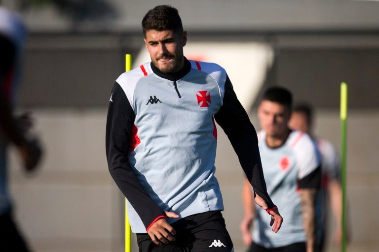 Pedro Raul em treino pelo Vasco