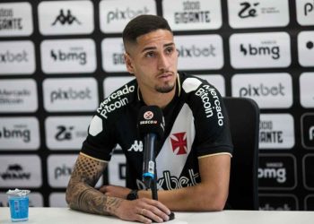 Bruno Praxedes durante apresentação pelo Vasco