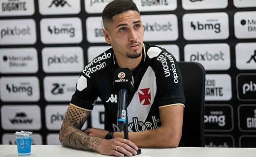 Bruno Praxedes durante apresentação pelo Vasco