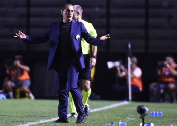 Ramón Díaz durante o jogo contra o Athletico-PR