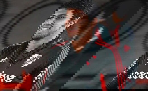 Robert Rojas pertence ao River Plate, da Argentina