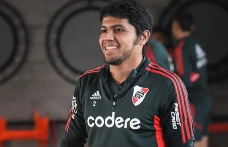 Robert Rojas pertence ao River Plate, da Argentina